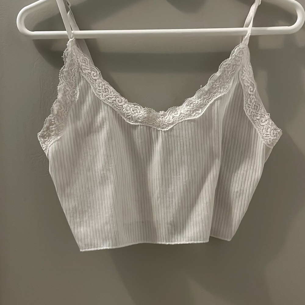 White ribbed lace trim crop top
